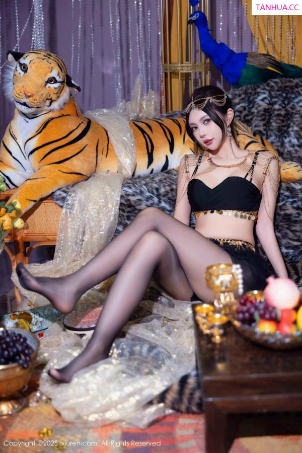 綺裡嘉 绮里嘉 [XiuRen]高清写真图 2025.03.14 No.10018 绮里嘉ula 黑丝美腿第22张图片